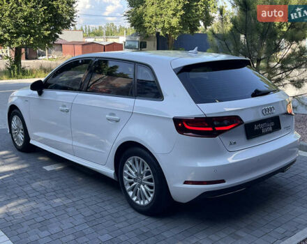 Белый Ауди А3, объемом двигателя 1.4 л и пробегом 170 тыс. км за 16900 $, фото 4 на Automoto.ua