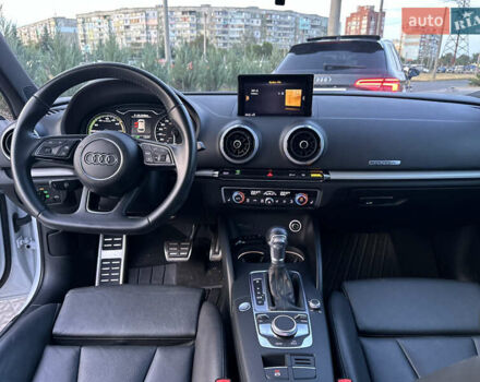 Белый Ауди А3, объемом двигателя 1.4 л и пробегом 70 тыс. км за 19300 $, фото 35 на Automoto.ua