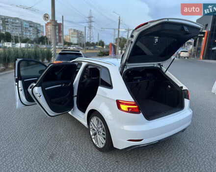 Белый Ауди А3, объемом двигателя 1.4 л и пробегом 70 тыс. км за 19300 $, фото 61 на Automoto.ua