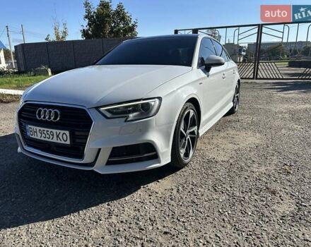 Белый Ауди А3, объемом двигателя 2 л и пробегом 8 тыс. км за 23000 $, фото 2 на Automoto.ua