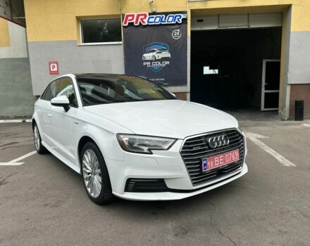 Белый Ауди А3, объемом двигателя 1.4 л и пробегом 295 тыс. км за 12300 $, фото 1 на Automoto.ua