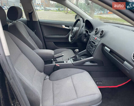 Черный Ауди А3, объемом двигателя 1.6 л и пробегом 200 тыс. км за 5950 $, фото 6 на Automoto.ua