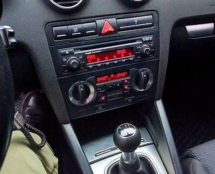 Синий Ауди А3, объемом двигателя 1.6 л и пробегом 225 тыс. км за 6300 $, фото 3 на Automoto.ua