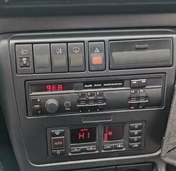 Білий Ауді А4, об'ємом двигуна 1.78 л та пробігом 270 тис. км за 3000 $, фото 4 на Automoto.ua