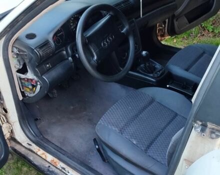 Белый Ауди А4, объемом двигателя 1.8 л и пробегом 111 тыс. км за 600 $, фото 3 на Automoto.ua