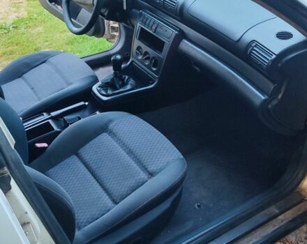 Белый Ауди А4, объемом двигателя 1.8 л и пробегом 111 тыс. км за 600 $, фото 2 на Automoto.ua