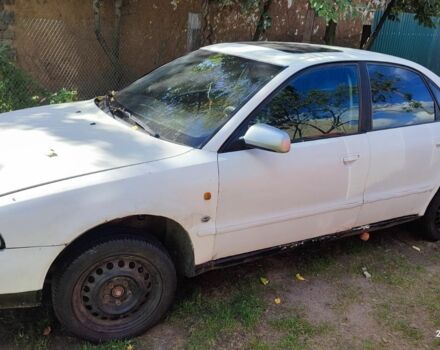 Белый Ауди А4, объемом двигателя 1.8 л и пробегом 111 тыс. км за 600 $, фото 1 на Automoto.ua