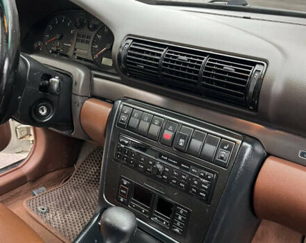 Белый Ауди А4, объемом двигателя 1.78 л и пробегом 320 тыс. км за 2100 $, фото 15 на Automoto.ua