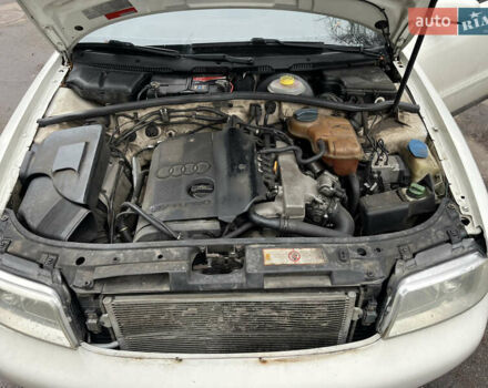 Белый Ауди А4, объемом двигателя 1.78 л и пробегом 320 тыс. км за 2100 $, фото 17 на Automoto.ua