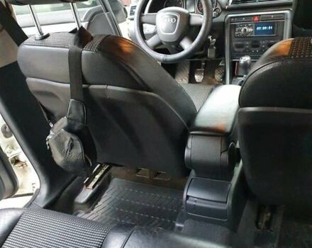 Белый Ауди А4, объемом двигателя 1.98 л и пробегом 304 тыс. км за 5700 $, фото 5 на Automoto.ua