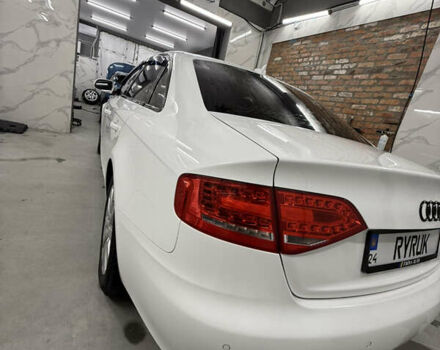 Белый Ауди А4, объемом двигателя 2 л и пробегом 1 тыс. км за 9500 $, фото 5 на Automoto.ua