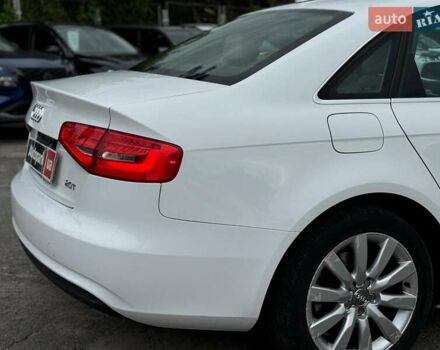 Белый Ауди А4, объемом двигателя 2 л и пробегом 185 тыс. км за 11390 $, фото 7 на Automoto.ua