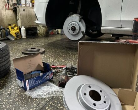 Білий Ауді А4, об'ємом двигуна 2 л та пробігом 170 тис. км за 13999 $, фото 10 на Automoto.ua