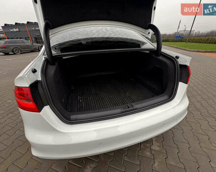 Белый Ауди А4, объемом двигателя 2 л и пробегом 228 тыс. км за 13500 $, фото 5 на Automoto.ua