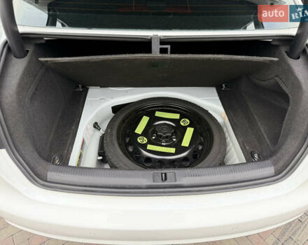 Білий Ауді А4, об'ємом двигуна 1.98 л та пробігом 258 тис. км за 15000 $, фото 21 на Automoto.ua