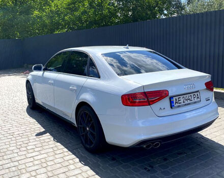 Белый Ауди А4, объемом двигателя 2 л и пробегом 154 тыс. км за 13500 $, фото 2 на Automoto.ua