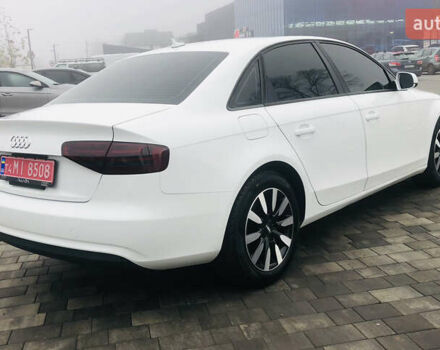 Белый Ауди А4, объемом двигателя 2 л и пробегом 157 тыс. км за 12500 $, фото 5 на Automoto.ua
