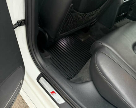 Білий Ауді А4, об'ємом двигуна 2 л та пробігом 291 тис. км за 11500 $, фото 8 на Automoto.ua