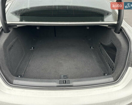 Білий Ауді А4, об'ємом двигуна 2 л та пробігом 202 тис. км за 12999 $, фото 16 на Automoto.ua