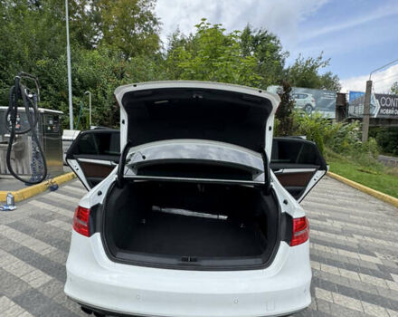 Ауди А4 2015 в Львове на Automoto.ua Белый Ауди А4, объемом двигателя 1.98 л и пробегом 176 тыс. км за 15000 $, фото 7 на Automoto.ua