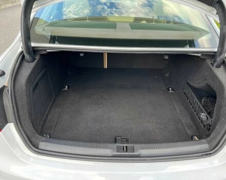 Белый Ауди А4, объемом двигателя 2 л и пробегом 70 тыс. км за 3900 $, фото 6 на Automoto.ua