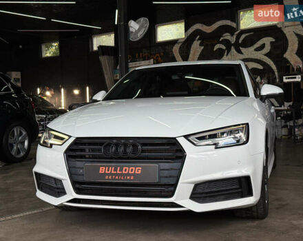 Белый Ауди А4, объемом двигателя 2 л и пробегом 201 тыс. км за 17500 $, фото 4 на Automoto.ua