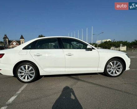 Белый Ауди А4, объемом двигателя 2 л и пробегом 173 тыс. км за 21000 $, фото 3 на Automoto.ua