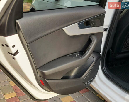 Белый Ауди А4, объемом двигателя 1.98 л и пробегом 144 тыс. км за 17399 $, фото 15 на Automoto.ua