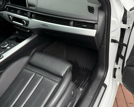 Белый Ауди А4, объемом двигателя 1.98 л и пробегом 167 тыс. км за 20000 $, фото 13 на Automoto.ua