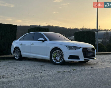 Белый Ауди А4, объемом двигателя 1.98 л и пробегом 112 тыс. км за 18999 $, фото 1 на Automoto.ua