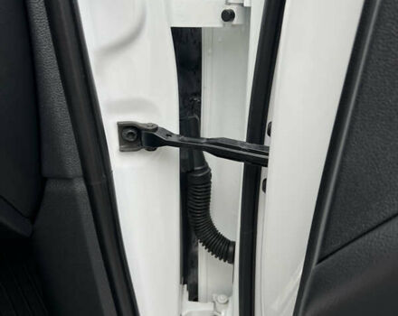 Белый Ауди А4, объемом двигателя 2 л и пробегом 82 тыс. км за 20000 $, фото 34 на Automoto.ua