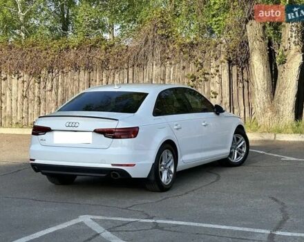 Білий Ауді А4, об'ємом двигуна 2 л та пробігом 142 тис. км за 17999 $, фото 6 на Automoto.ua