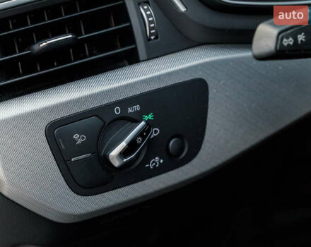 Білий Ауді А4, об'ємом двигуна 2 л та пробігом 145 тис. км за 18000 $, фото 7 на Automoto.ua