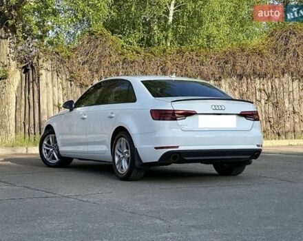 Білий Ауді А4, об'ємом двигуна 2 л та пробігом 142 тис. км за 17999 $, фото 4 на Automoto.ua