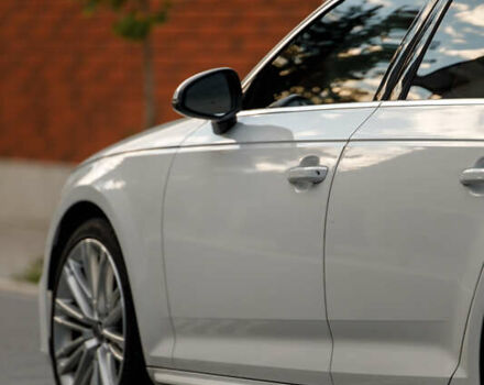 Білий Ауді А4, об'ємом двигуна 2 л та пробігом 145 тис. км за 18000 $, фото 12 на Automoto.ua