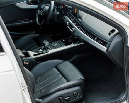 Білий Ауді А4, об'ємом двигуна 2 л та пробігом 145 тис. км за 18000 $, фото 15 на Automoto.ua