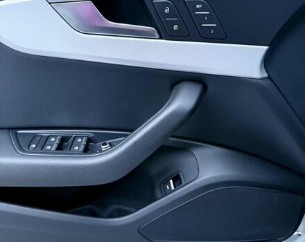 Білий Ауді А4, об'ємом двигуна 2 л та пробігом 38 тис. км за 16700 $, фото 12 на Automoto.ua