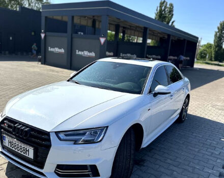 Белый Ауди А4, объемом двигателя 2 л и пробегом 216 тыс. км за 19999 $, фото 3 на Automoto.ua