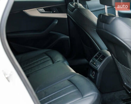 Білий Ауді А4, об'ємом двигуна 2 л та пробігом 145 тис. км за 18000 $, фото 16 на Automoto.ua