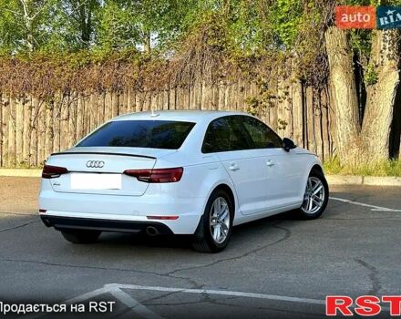 Білий Ауді А4, об'ємом двигуна 2 л та пробігом 14000 тис. км за 17999 $, фото 4 на Automoto.ua