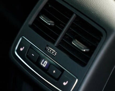 Білий Ауді А4, об'ємом двигуна 2 л та пробігом 145 тис. км за 18000 $, фото 17 на Automoto.ua