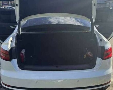 Білий Ауді А4, об'ємом двигуна 2 л та пробігом 100 тис. км за 18000 $, фото 18 на Automoto.ua