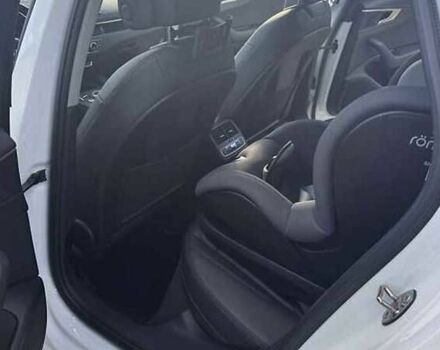 Білий Ауді А4, об'ємом двигуна 2 л та пробігом 100 тис. км за 18000 $, фото 12 на Automoto.ua
