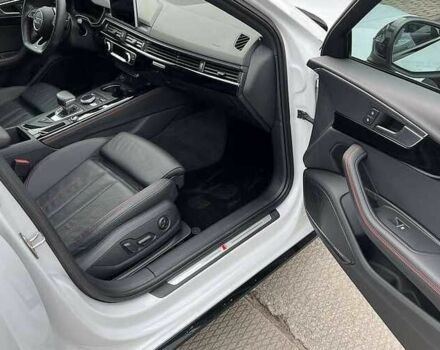 Білий Ауді А4, об'ємом двигуна 2 л та пробігом 65 тис. км за 15400 $, фото 5 на Automoto.ua