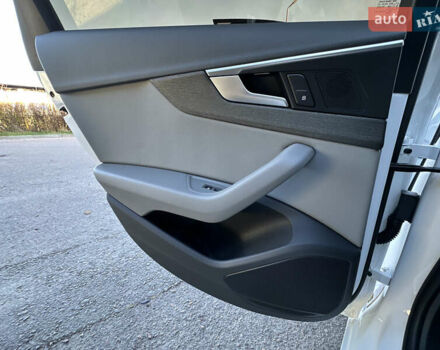 Белый Ауди А4, объемом двигателя 2 л и пробегом 122 тыс. км за 18650 $, фото 80 на Automoto.ua