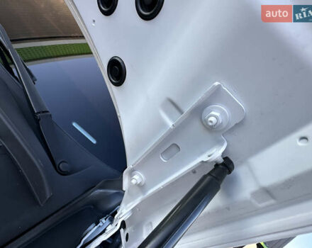 Белый Ауди А4, объемом двигателя 2 л и пробегом 122 тыс. км за 18650 $, фото 129 на Automoto.ua