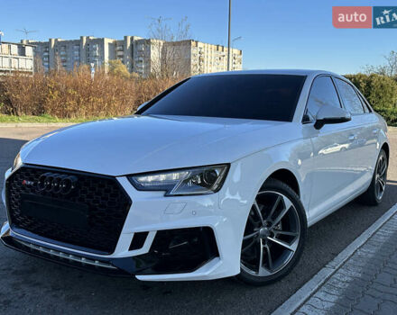 Белый Ауди А4, объемом двигателя 2 л и пробегом 122 тыс. км за 18650 $, фото 1 на Automoto.ua