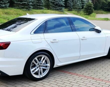 Белый Ауди А4, объемом двигателя 2 л и пробегом 42 тыс. км за 9500 $, фото 5 на Automoto.ua