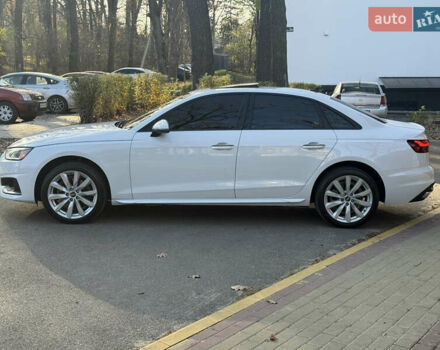 Белый Ауди А4, объемом двигателя 2 л и пробегом 131 тыс. км за 22500 $, фото 1 на Automoto.ua