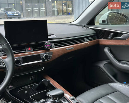 Белый Ауди А4, объемом двигателя 2 л и пробегом 22 тыс. км за 30000 $, фото 5 на Automoto.ua